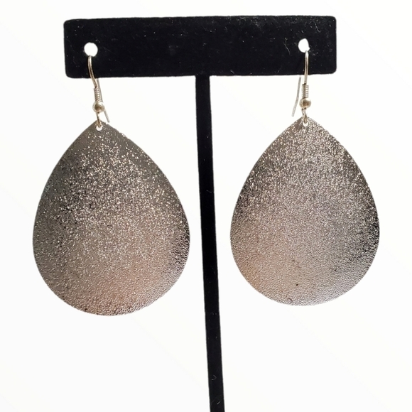 Silvertone drop dangle teardrop earrings - Picture 4 of 8